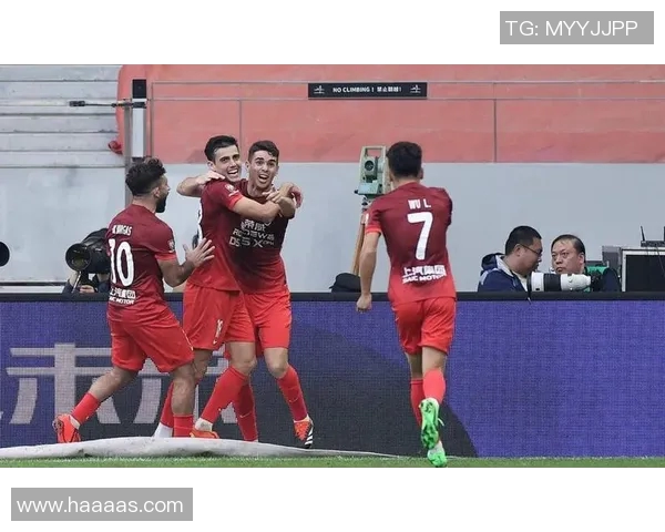 上海上港与素可泰激战正酣比赛结果引发球迷热议与期待